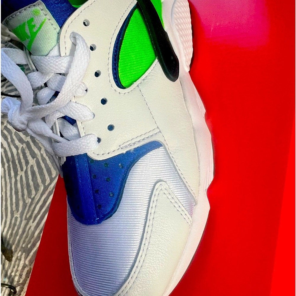 Nike Air size 4.5 Huarache (Brand New in BOX)